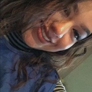 Meet your Posher, Anahi